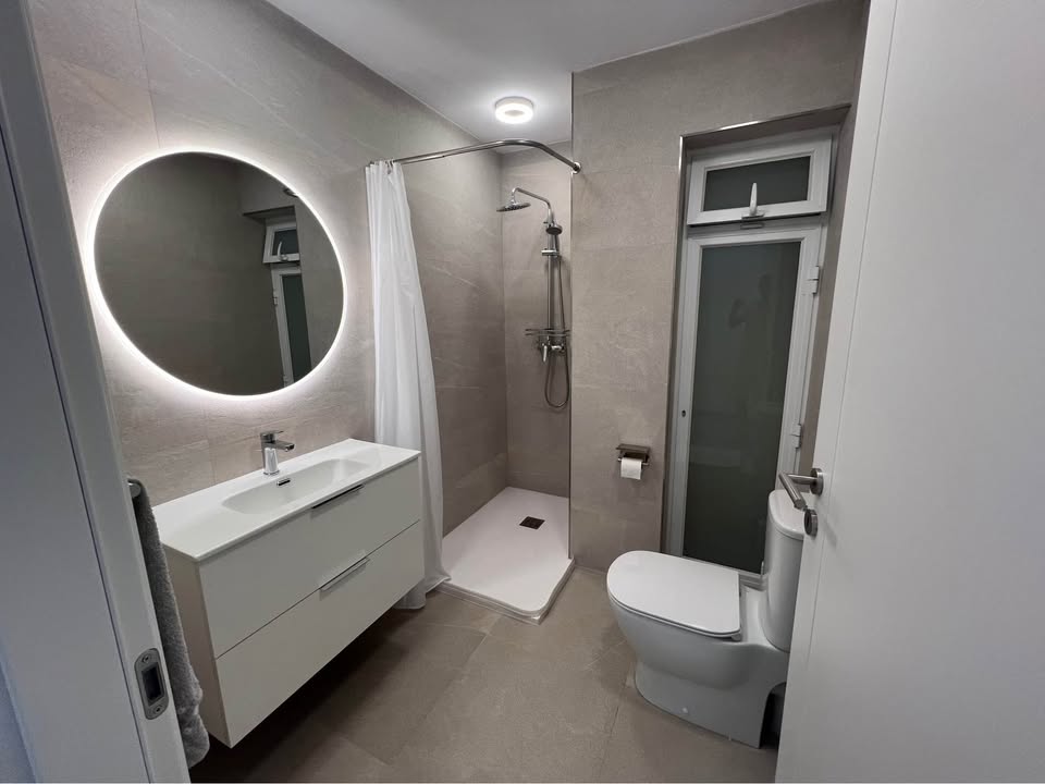 Modern 2-Bedroom Apartment with Harbour Views in Gzira photo 6