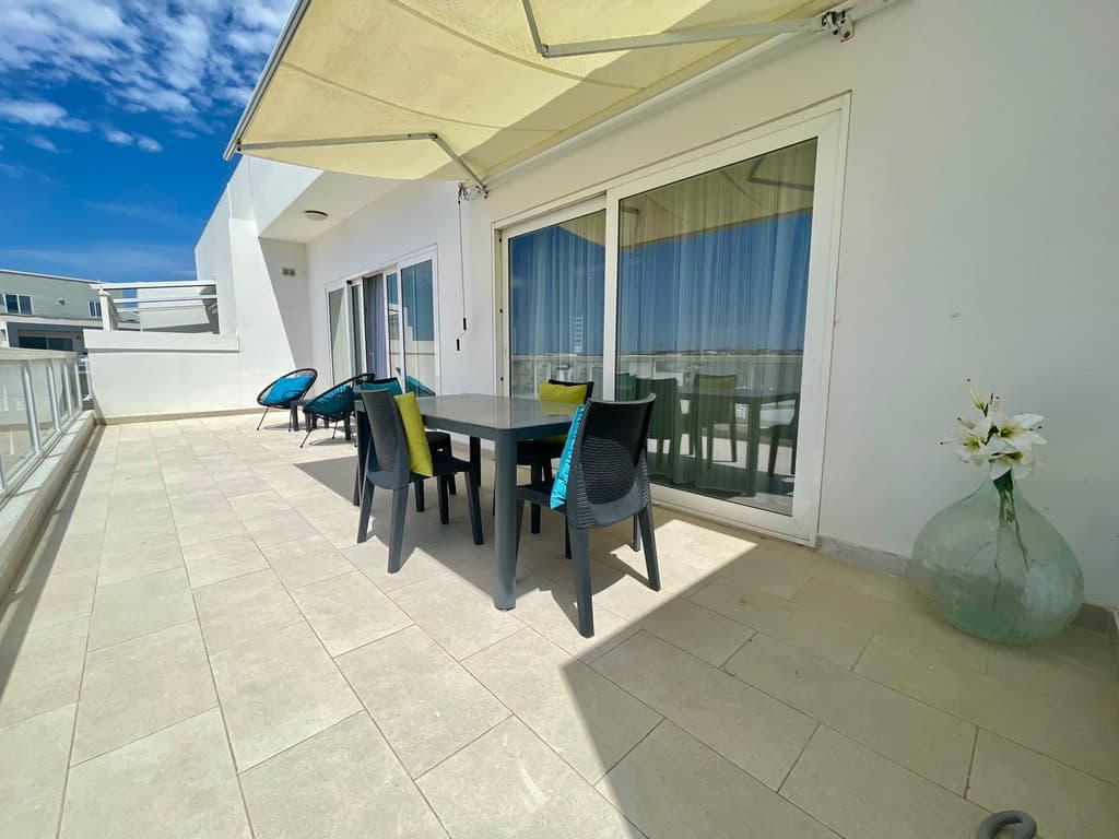 2 Bedroom Penthouse for Long Let in San Ġwann - €2,100/month