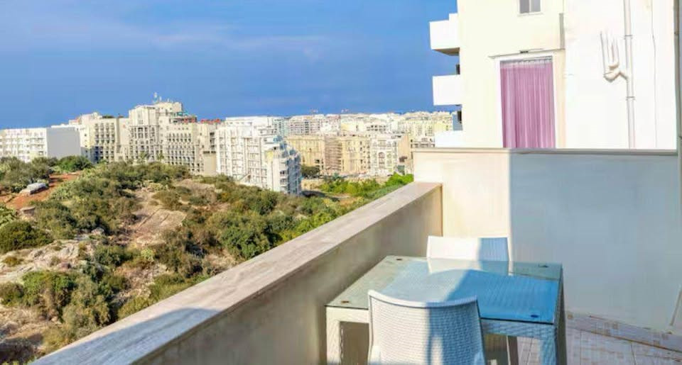 1 Bedroom Penthouse for Long Let in St. Julian's - €1,500/month photo 2