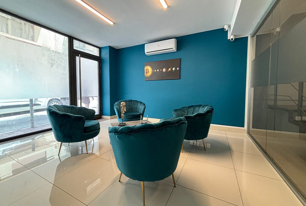 Office for Long Let in San Ġwann - €4,500/month photo 3