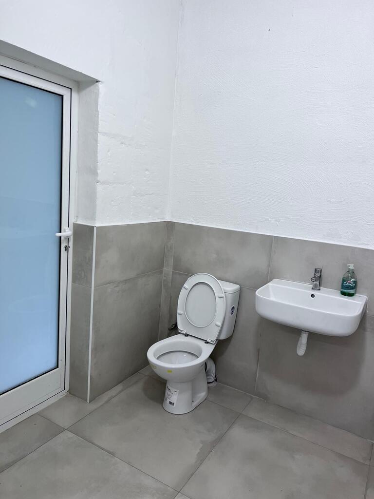 Office for Long Let in Valletta - €1,400/month photo 16