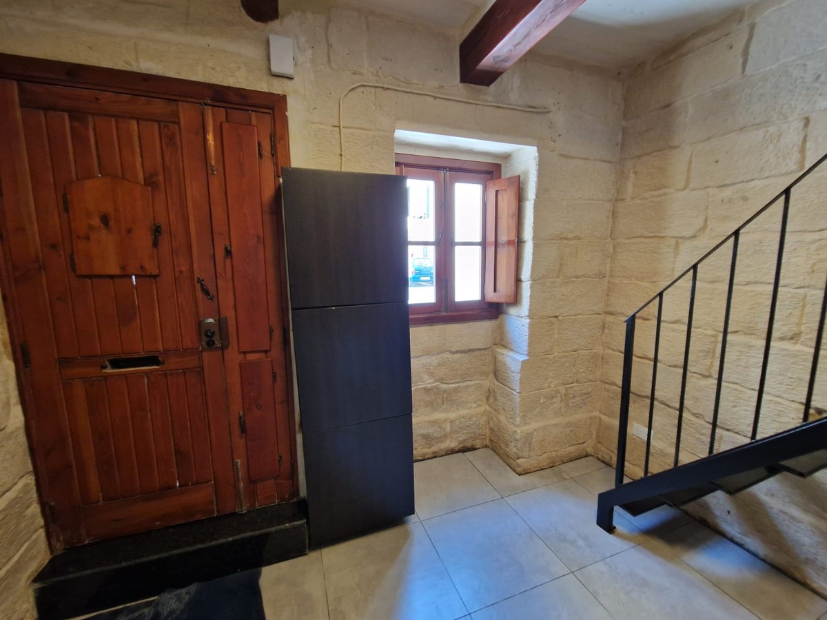Designer Finished 1-Bedroom Townhouse with Beautiful Terrace in Sliema photo 4
