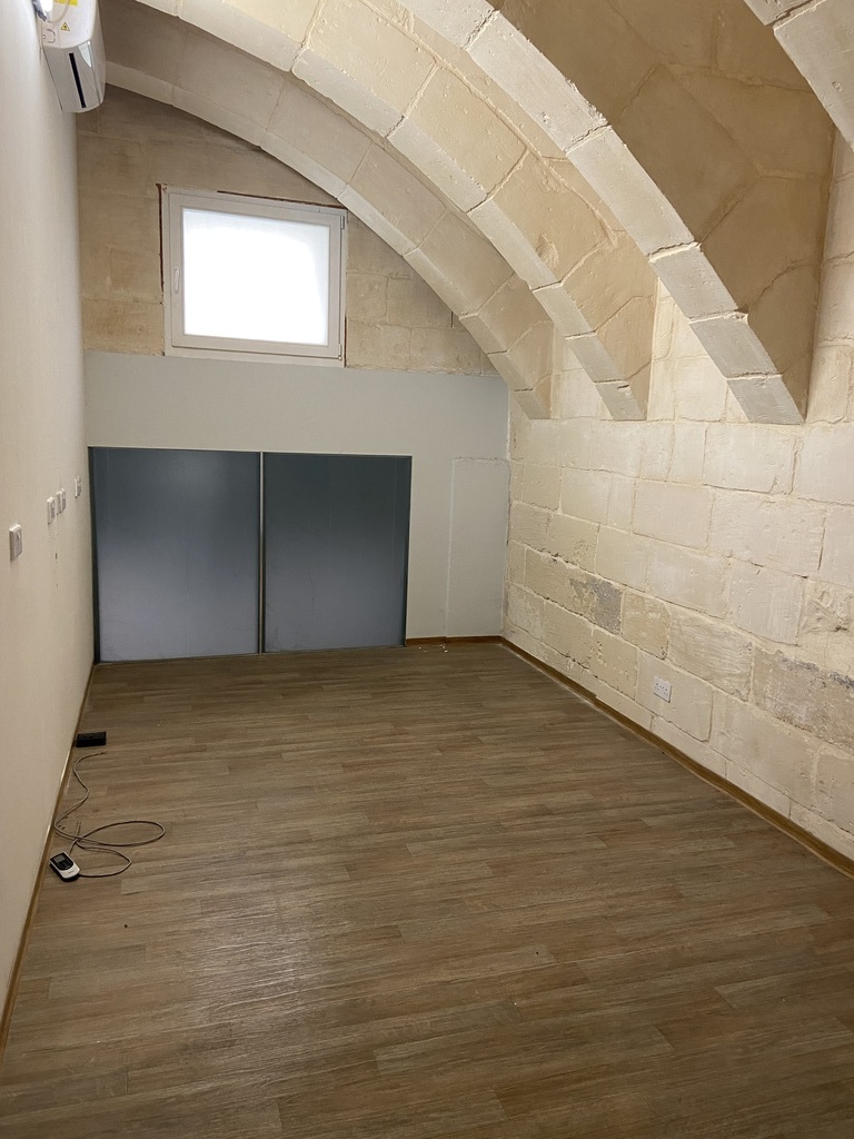 Office for Long Let in Valletta - €2,100/month photo 3