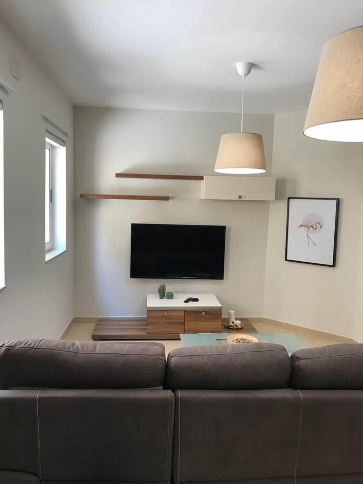 Beautiful Maisonette with A Spacious Entertainment Terrace in Ibragg