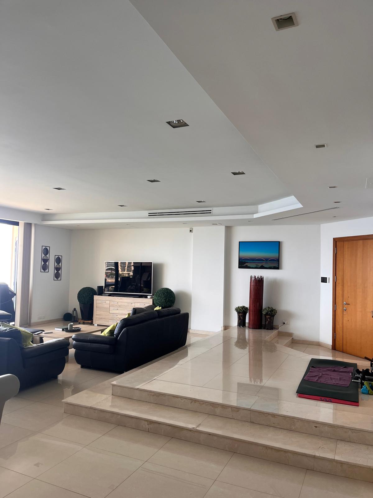 Magnificent Seafront 3-Bedroom Apartment in Qui-Si-Sana photo 5
