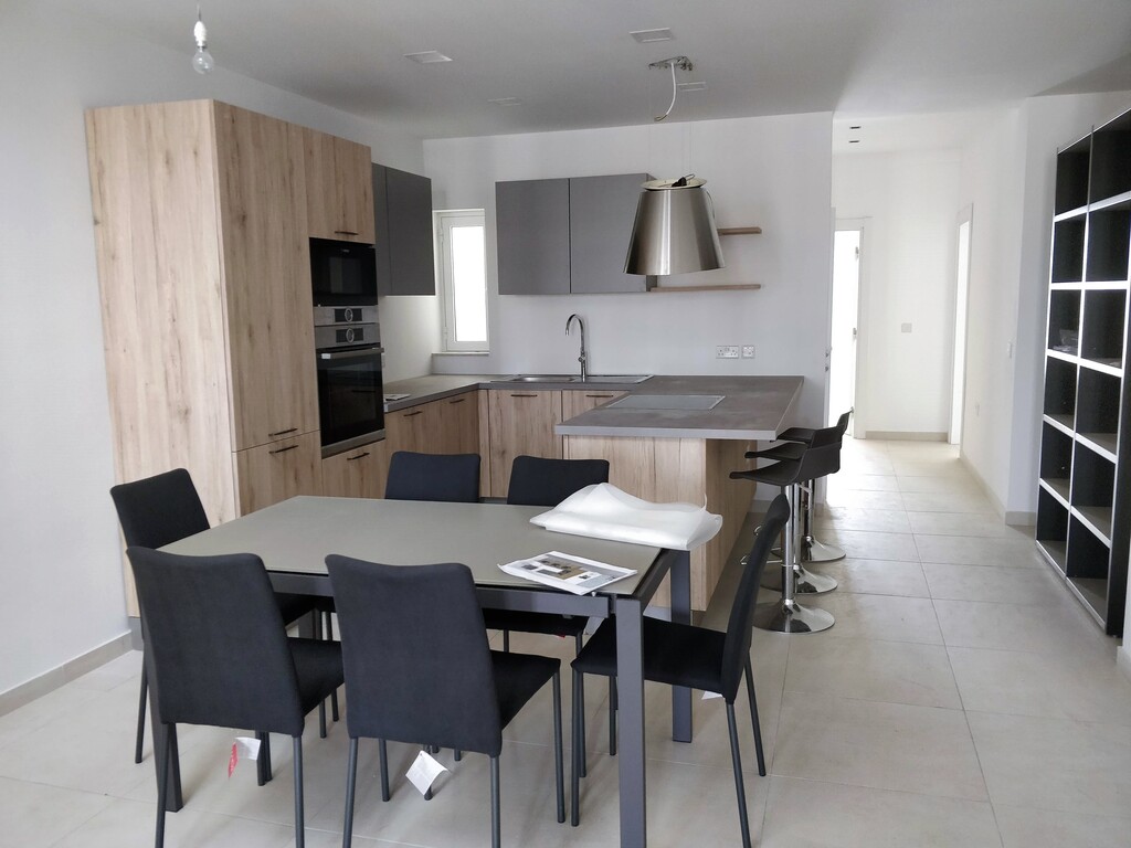 2 Bedroom Penthouse for Long Let in Paola - €1,750/month photo 9