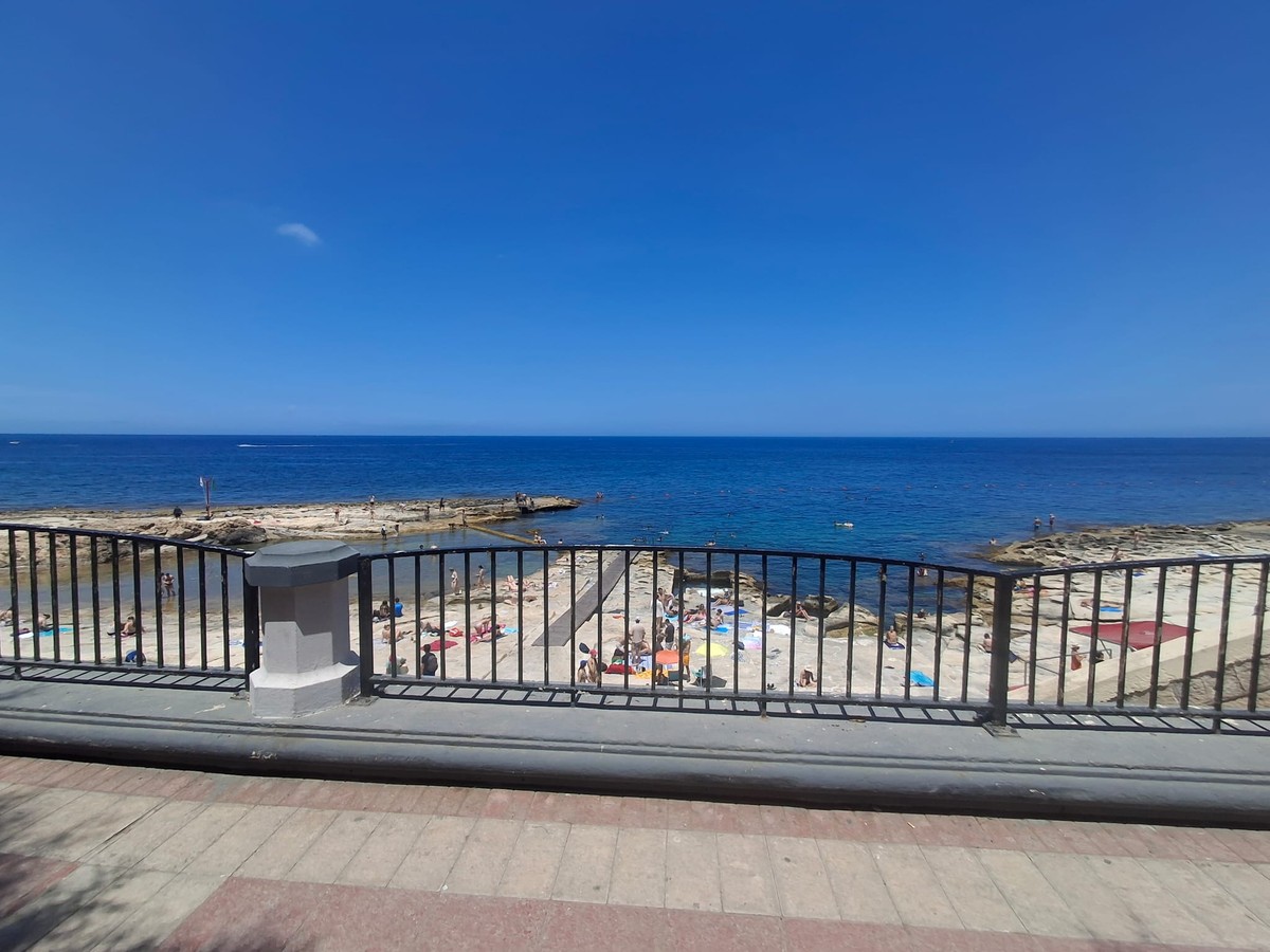 Beautifully Refurbished 2-Bedroom Apartment in Sliema