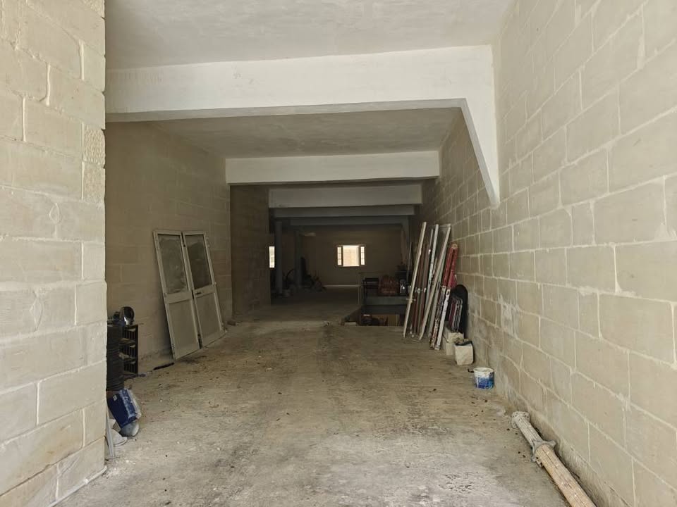 Massive Commercial Premises 463sqm Warehouse in Hamrun photo 8