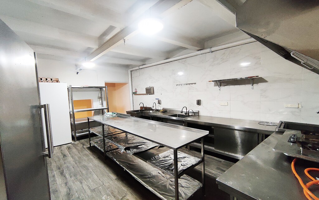 Restaurant/Bar for Long Let in Bormla - €1,170/month photo 6