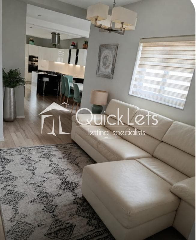 2 Bedroom Ensuite Penthouse for Long Let in Żebbuġ - €1,600/month