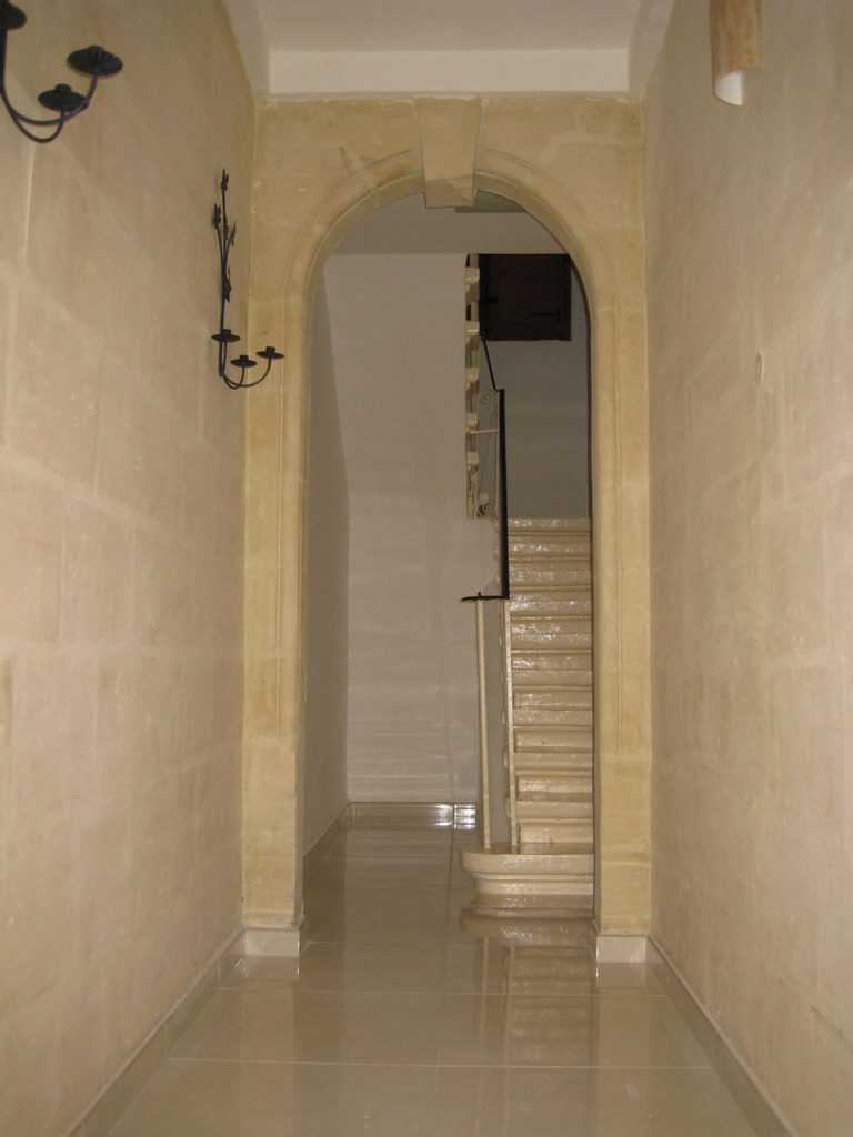 1 Bedroom Maisonette for Long Let in Floriana - €1,250/month photo 3