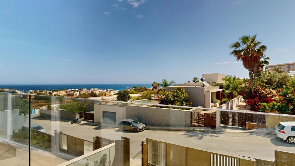 Villa for Long Let in Baħar iċ-Ċagħaq - €18,000/month