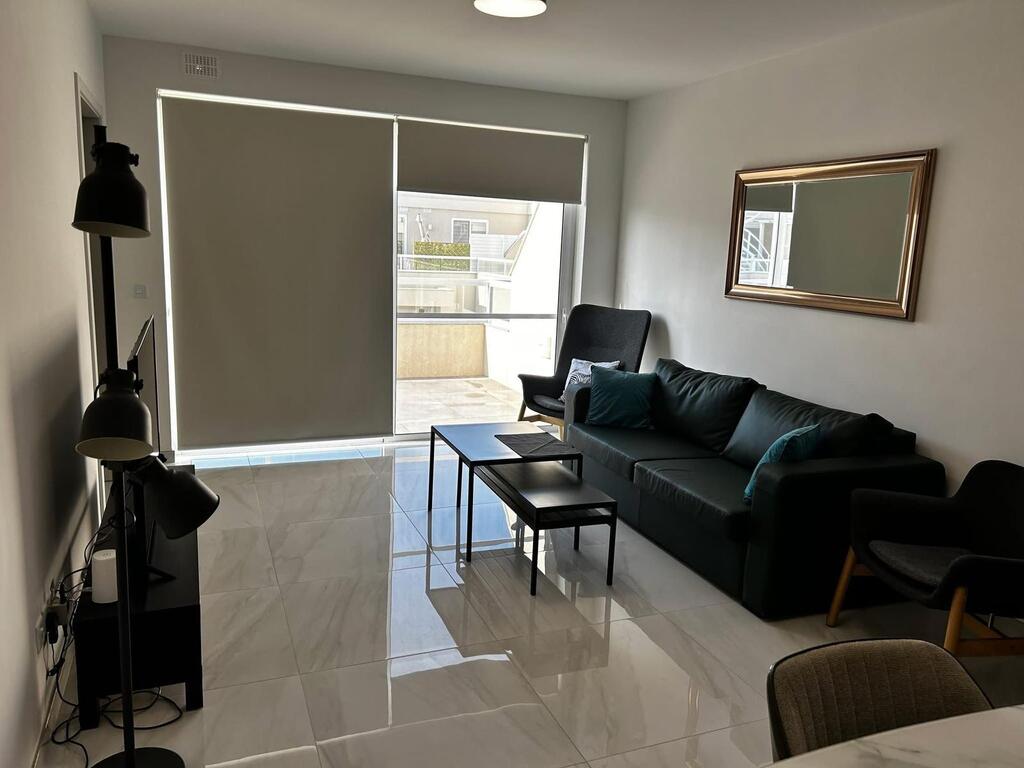 1 Bedroom Penthouse for Long Let in St. Paul's Bay - €1,300/month photo 2