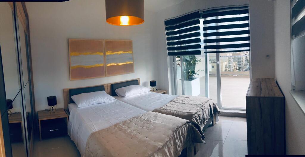 1 Bedroom Penthouse for Long Let in Gżira - €1,600/month photo 7