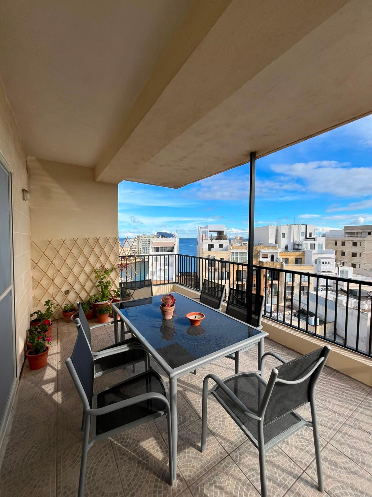 Beautifully Furnished 2-Bedroom Penthouse with Sea Views in St Julians