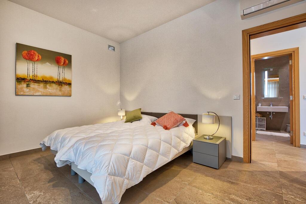2 Bedroom Ensuite Apartment for Long Let in St. Julian's - €3,200/month photo 9
