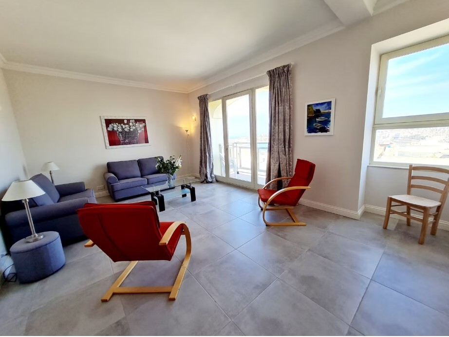 2 Bedroom Penthouse for Long Let in Valletta - €3,800/month photo 3