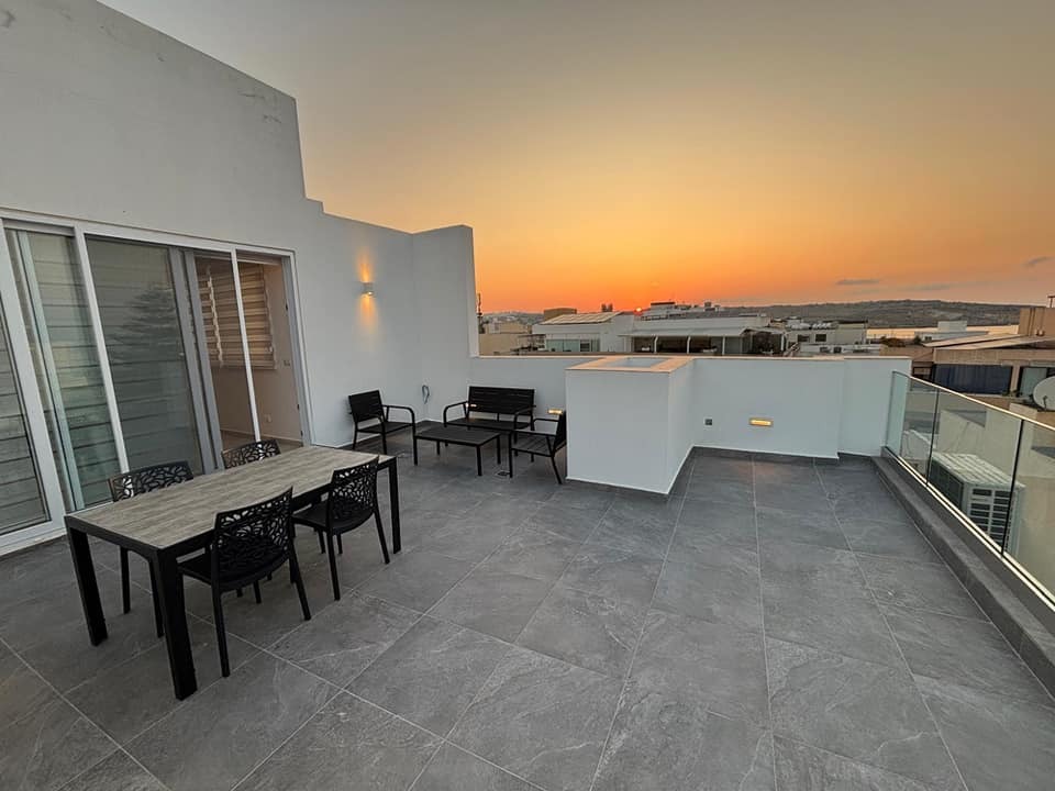 3 Bedroom Penthouse for Long Let in St. Paul's Bay - €2,300/month