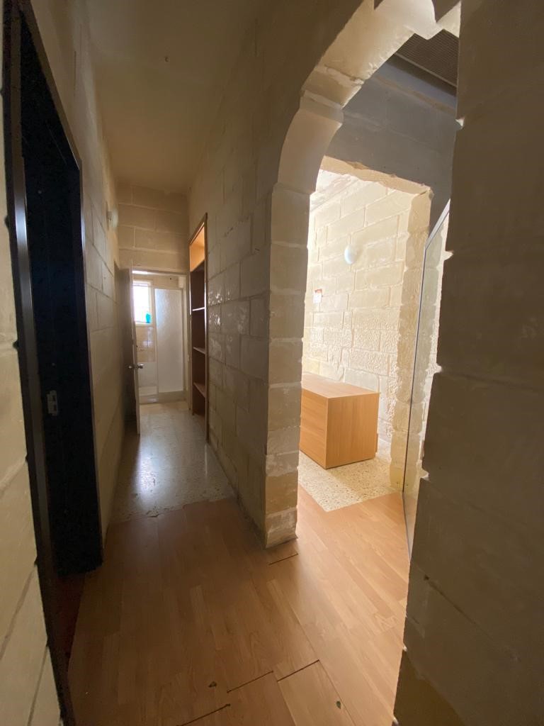 Office for Long Let in Santa Venera - €950/month photo 4