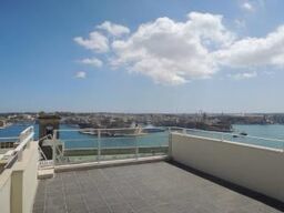Stunning Townhouse with Panoramic Grand Harbour Views in Valletta photo 7