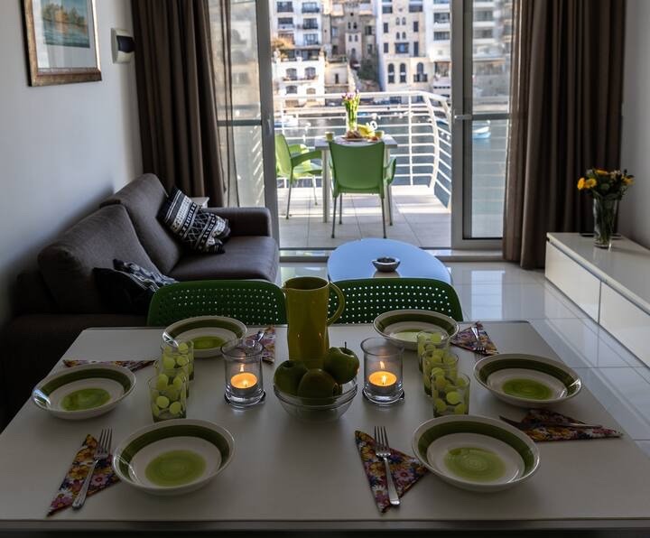 Beautiful Seafront House in Spinola Bay in St. Julians photo 3