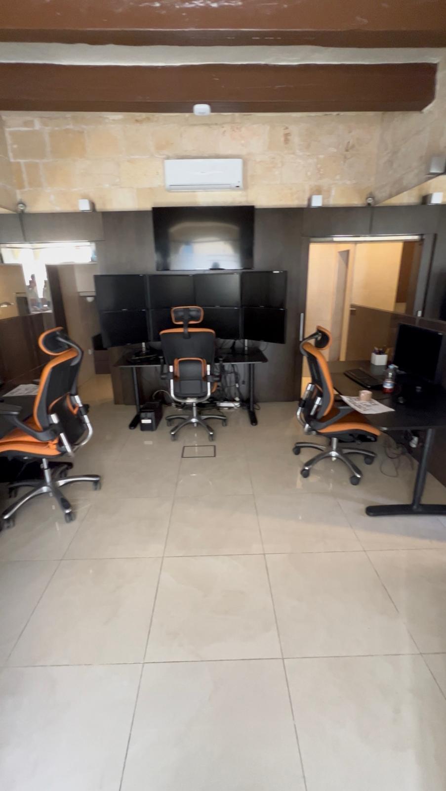 Office for Long Let in Floriana - €780/month photo 2