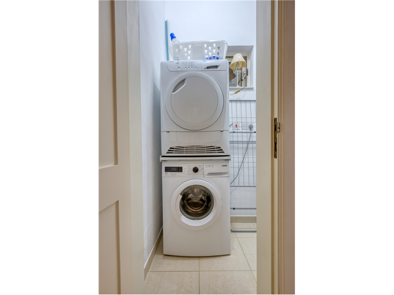 3 Bedroom Ensuite Maisonette for Long Let in Sliema - €2,200/month photo 10