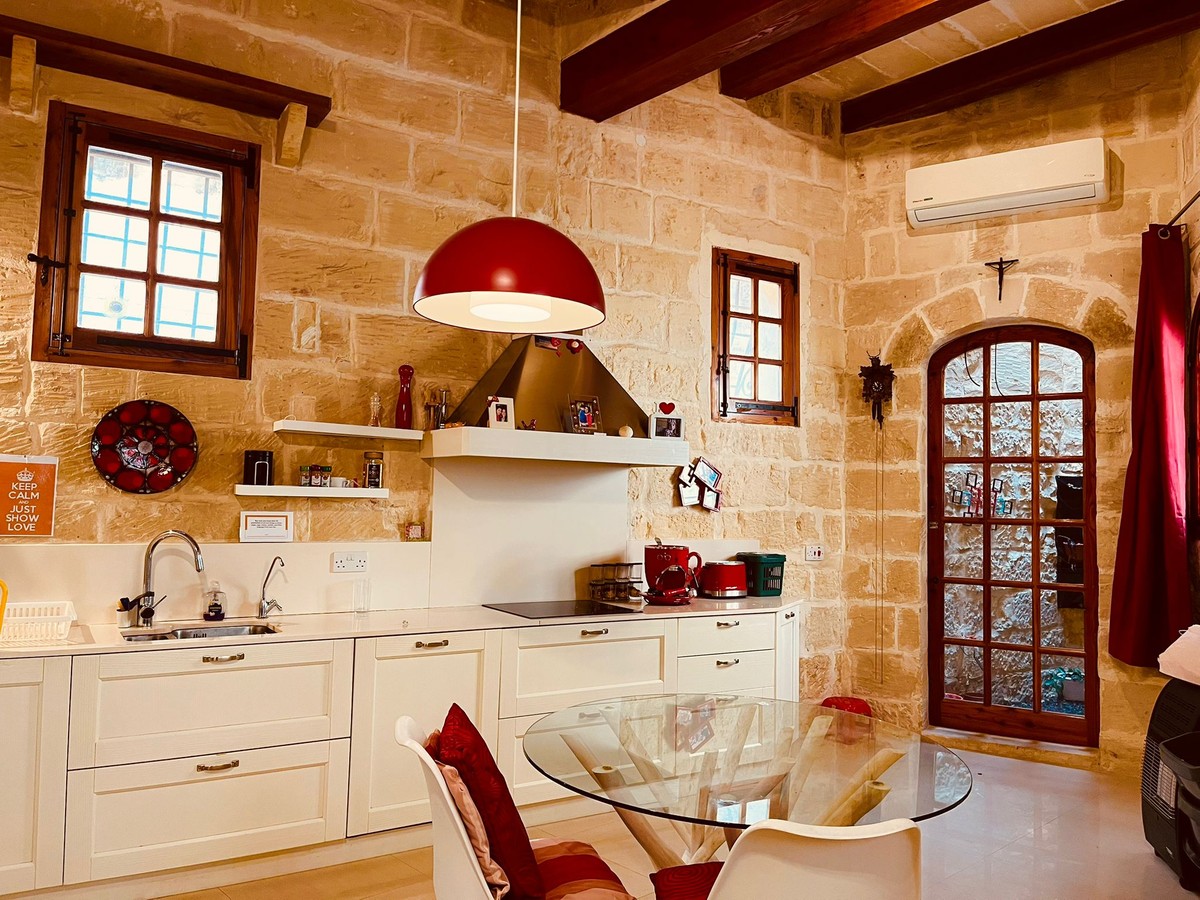 3 Bedroom House of Character for Long Let in Mosta - €2,200/month photo 5