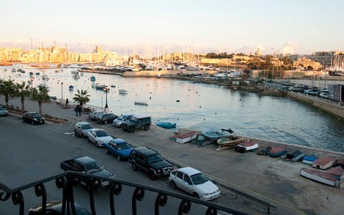 Modern 1-Bedroom Apartment on the Strand in Gzira