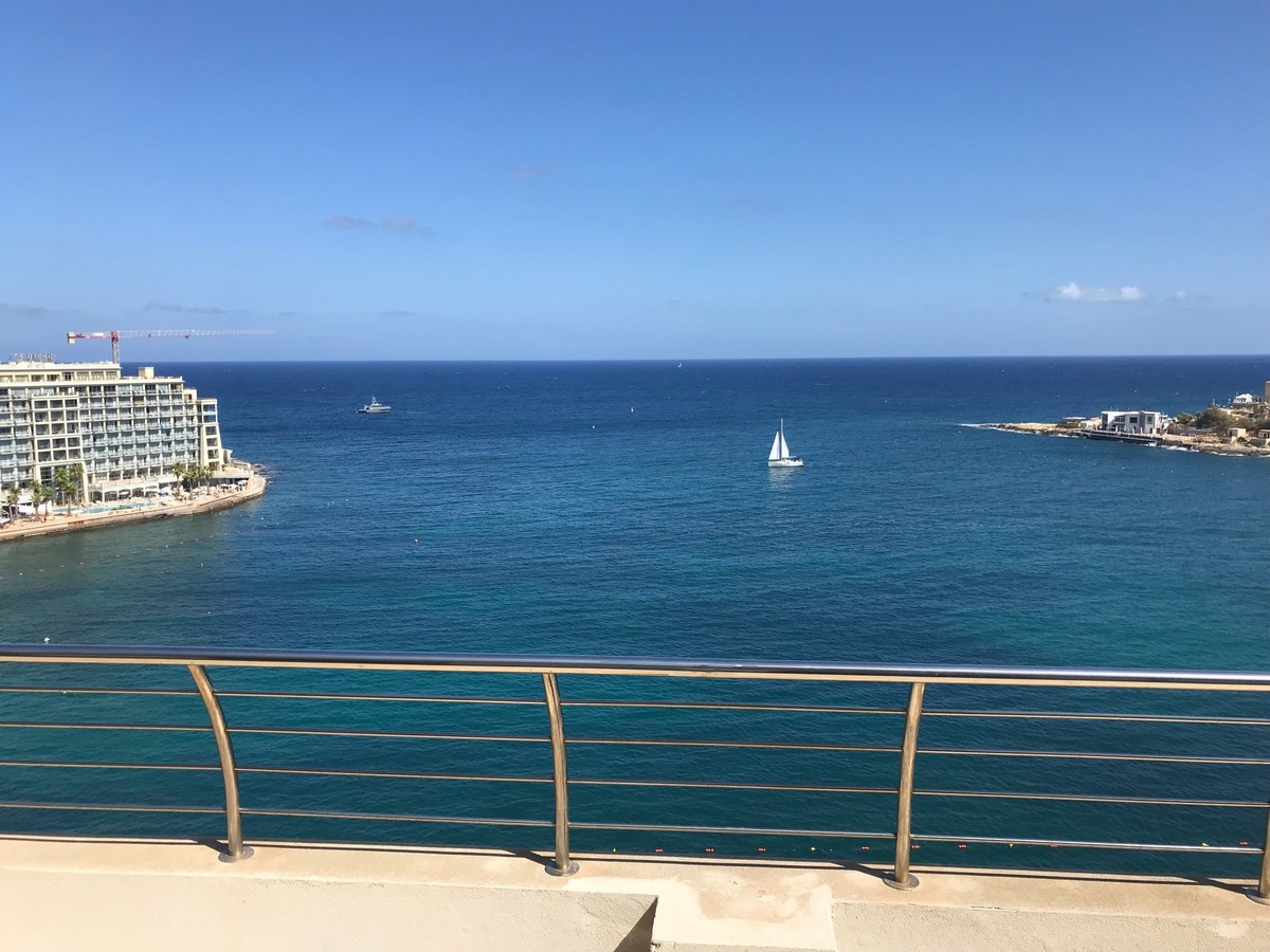 Stunning 2-Bedroom Penthouse with Sea Views in St Julians photo 7