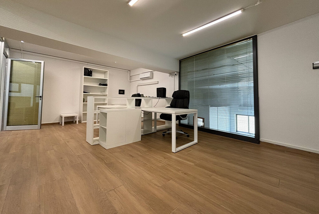 Office for Long Let in San Ġwann - €4,500/month photo 9