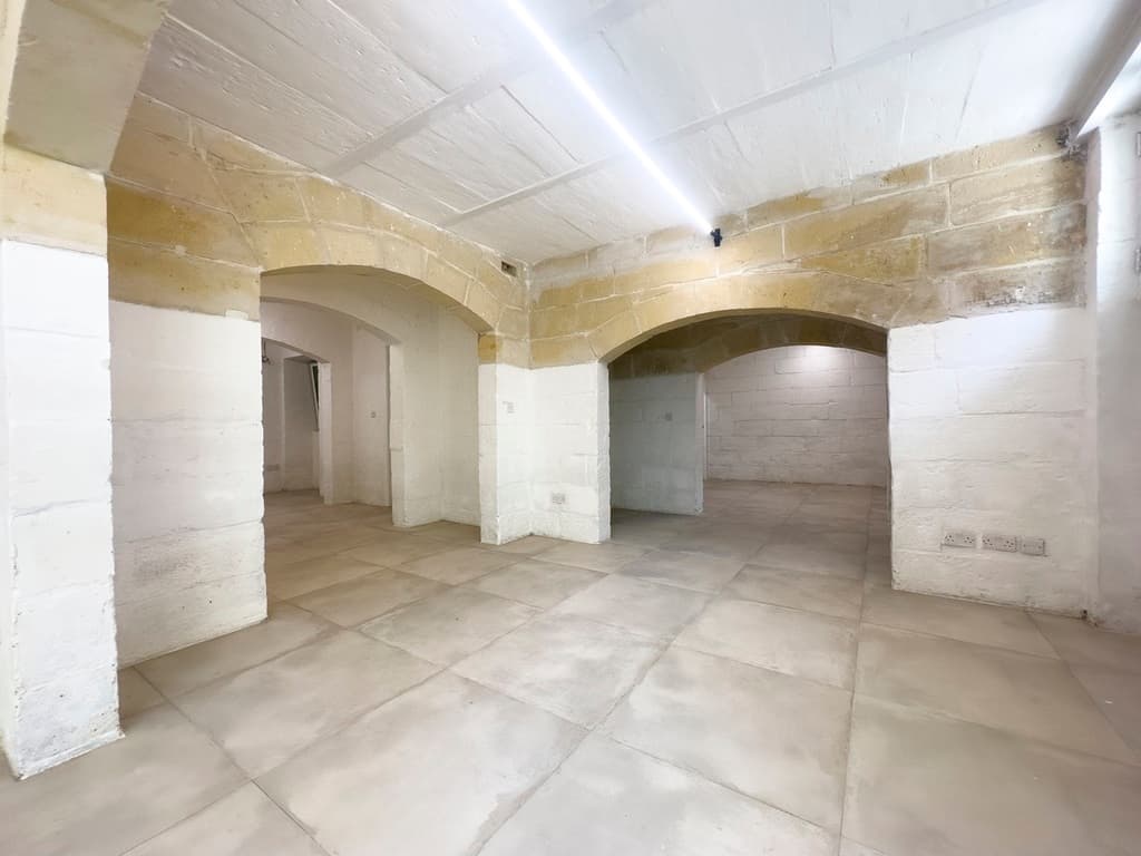 Office for Long Let in Valletta - €1,400/month