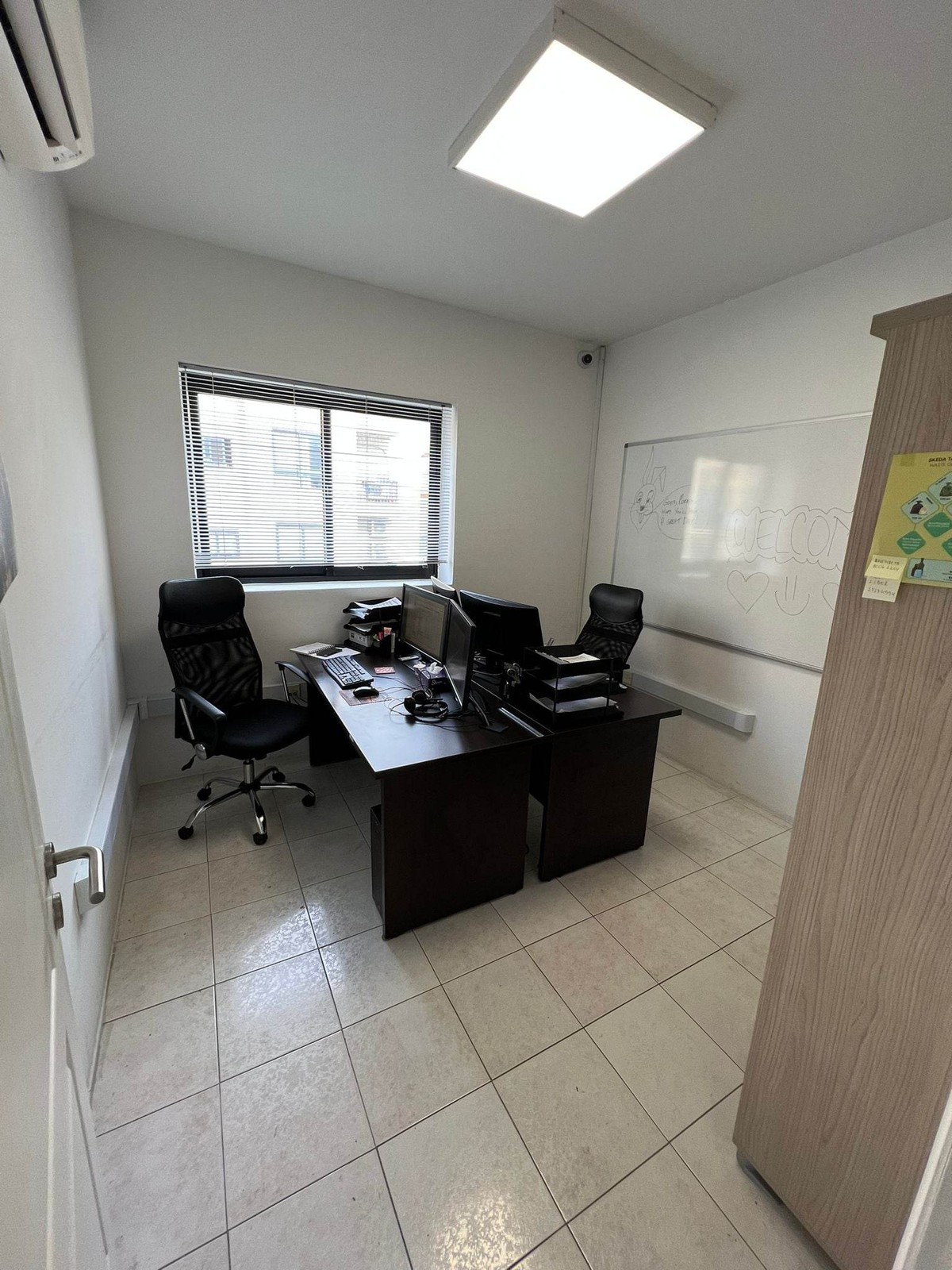 Bright 120 sqm Corner Penthouse Office in Gzira photo 4