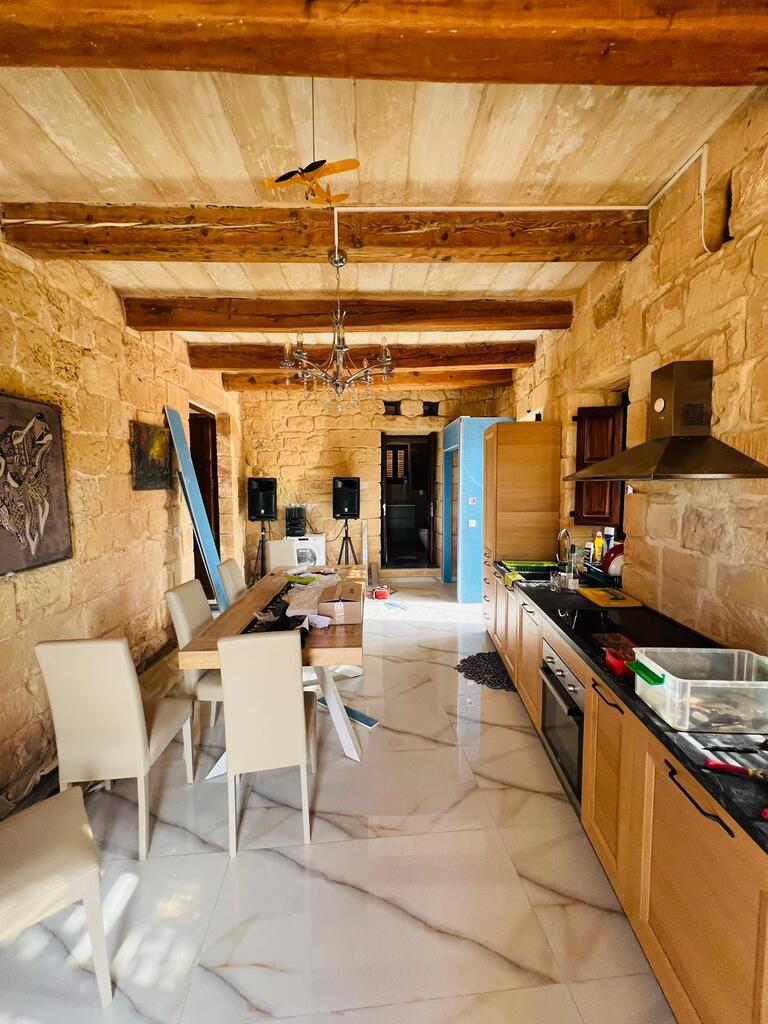 2 Bedroom Farmhouse for Long Let in Marsaskala - €3,000/month photo 3