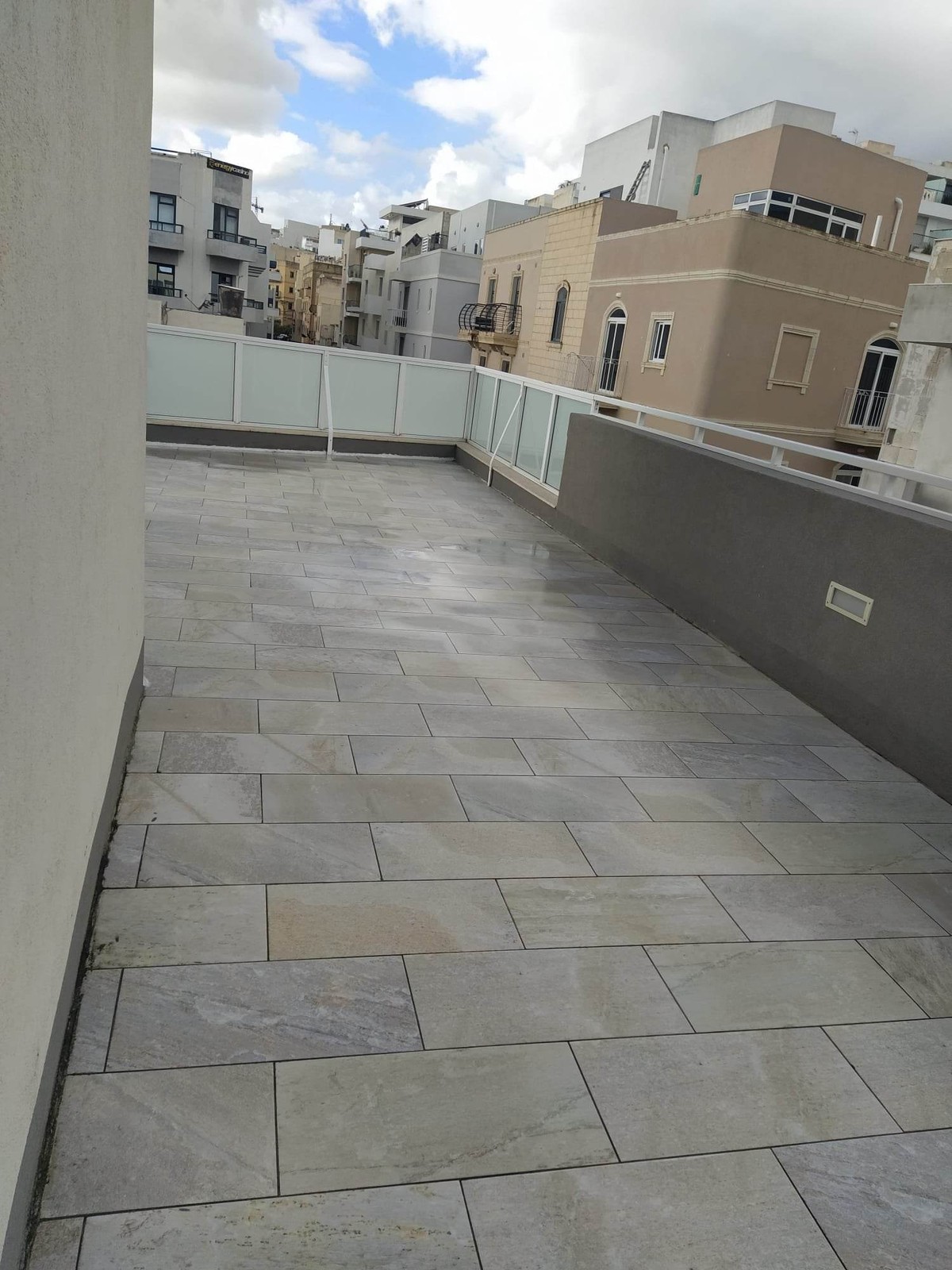 1 Bedroom Penthouse for Long Let in Gżira - €1,150/month photo 3