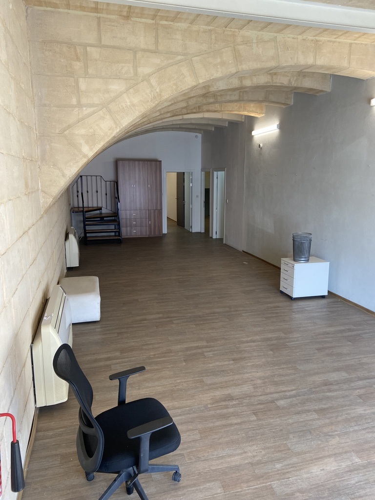 Office for Long Let in Valletta - €2,100/month photo 4