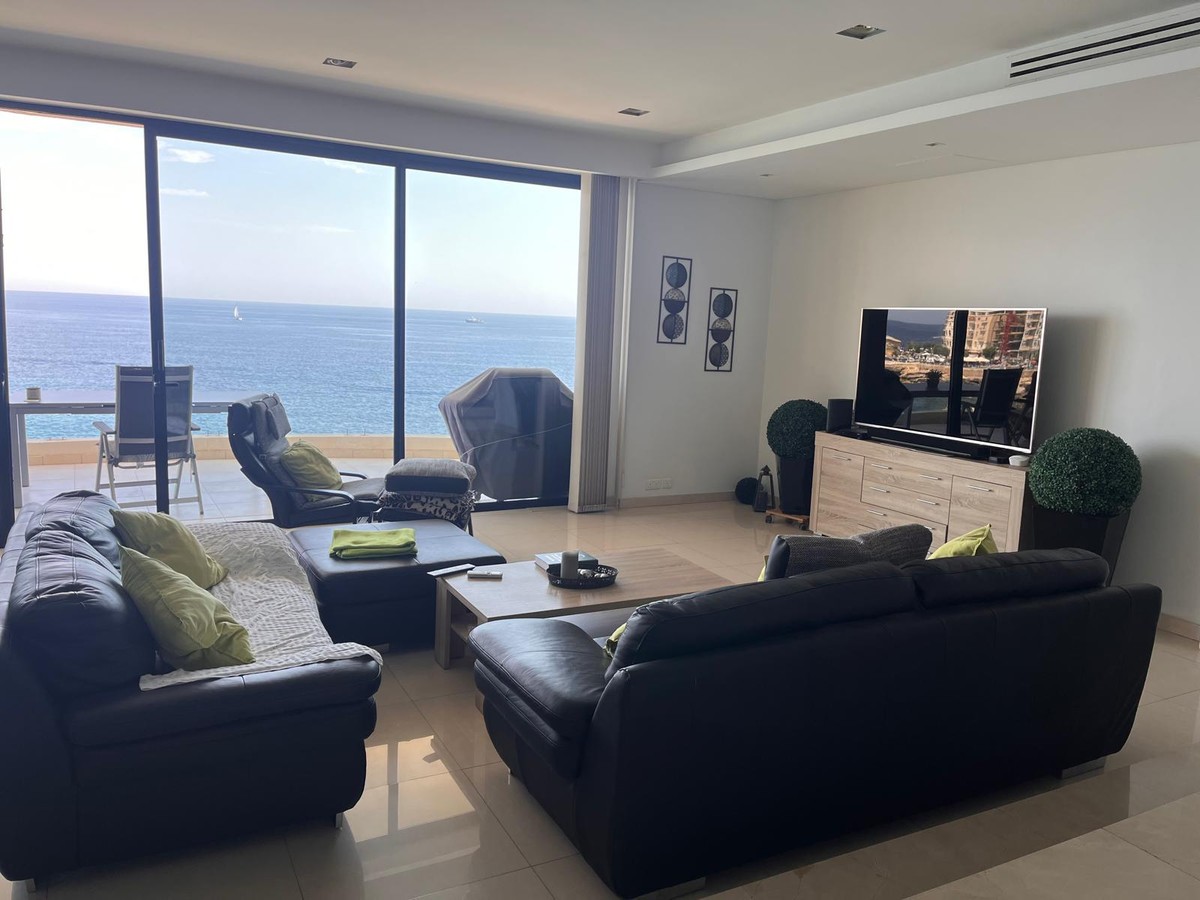 Magnificent Seafront 3-Bedroom Apartment in Qui-Si-Sana photo 3