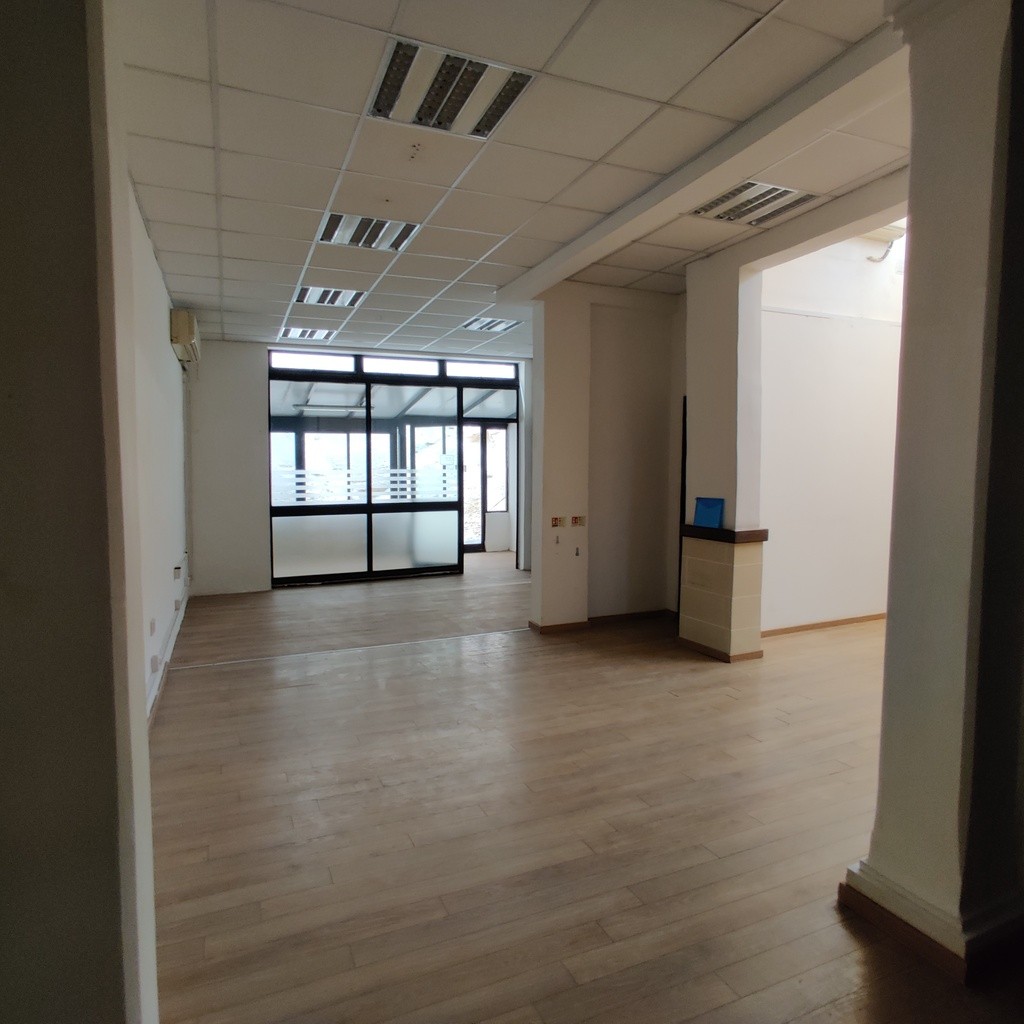 Office for Long Let in Valletta - €1,500/month photo 2