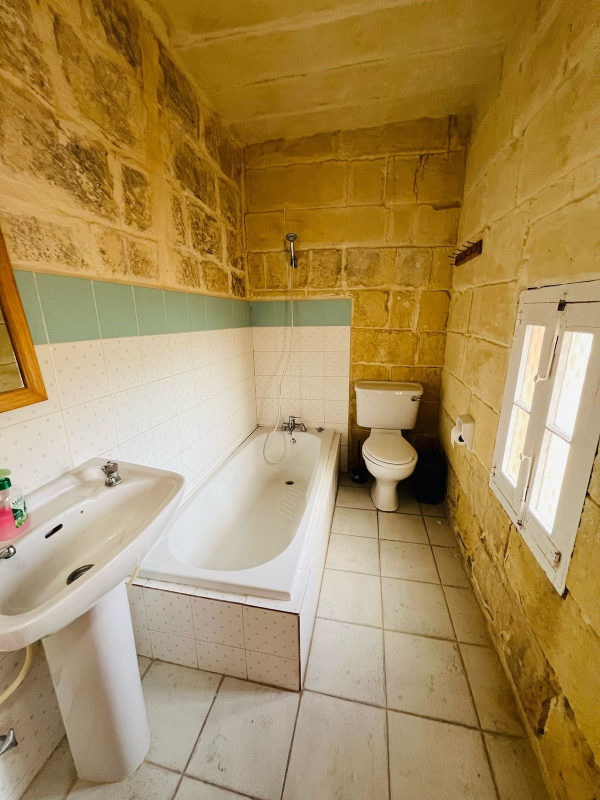 Magnificent 5-Bedroom Farmhouse with Pool in San Lawrenz, Gozo photo 10