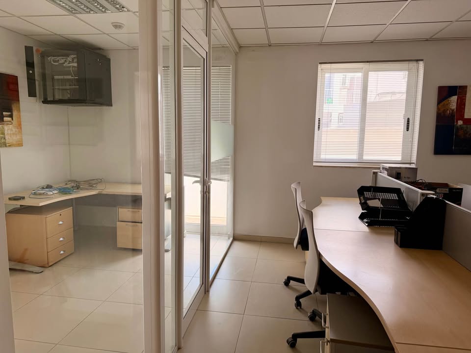 Bright & Modern 90 sqm Office in Birkirkara photo 4