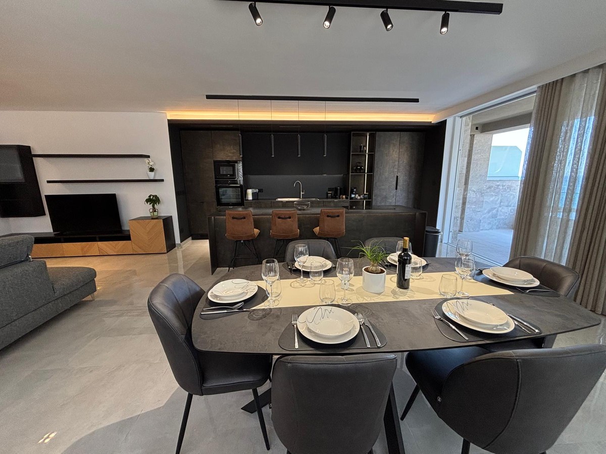 Luxury Furnished 3-Bedroom Sea View Apartment in Qawra photo 3