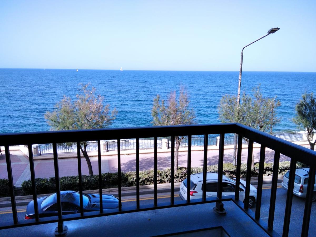 Magnificent Seafront 4-Bedroom Apartment in Sliema