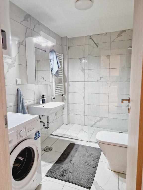 Ultra-Modern Apartment in St Julian’s, Malta – Perfect for 4 Guests photo 2