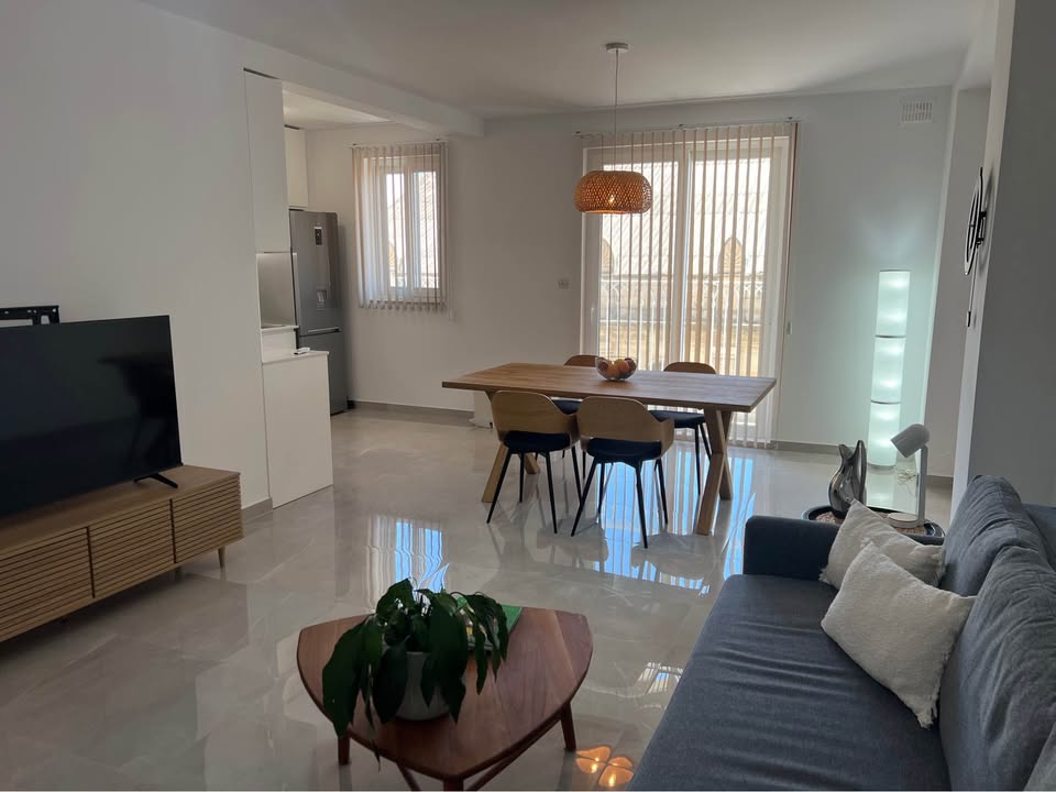 Modern 2-Bedroom Apartment with Harbour Views in Gzira