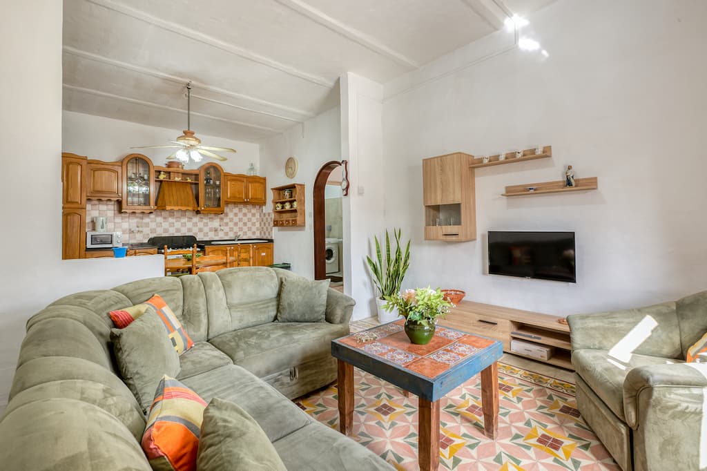 2 Bedroom Apartment for Long Let in Ta' Xbiex - €1,200/month