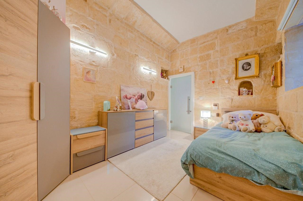 3 Bedroom House of Character for Long Let in Siġġiewi - €3,000/month photo 3