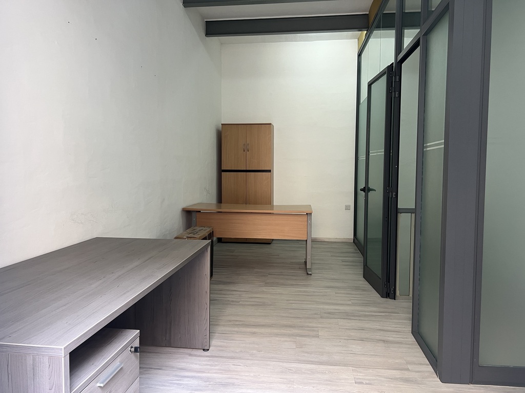 Office for Long Let in Valletta - €1,250/month photo 4