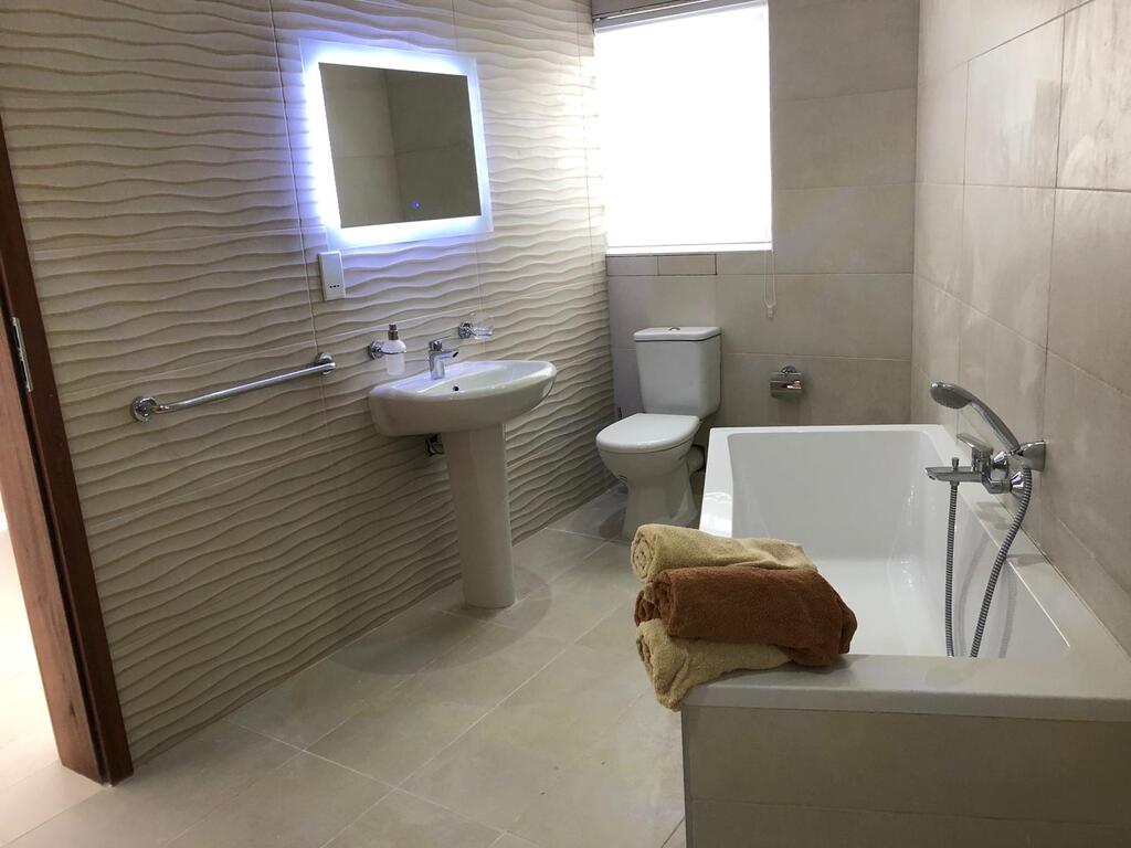 2 Bedroom Penthouse for Long Let in Swieqi - €2,500/month photo 9