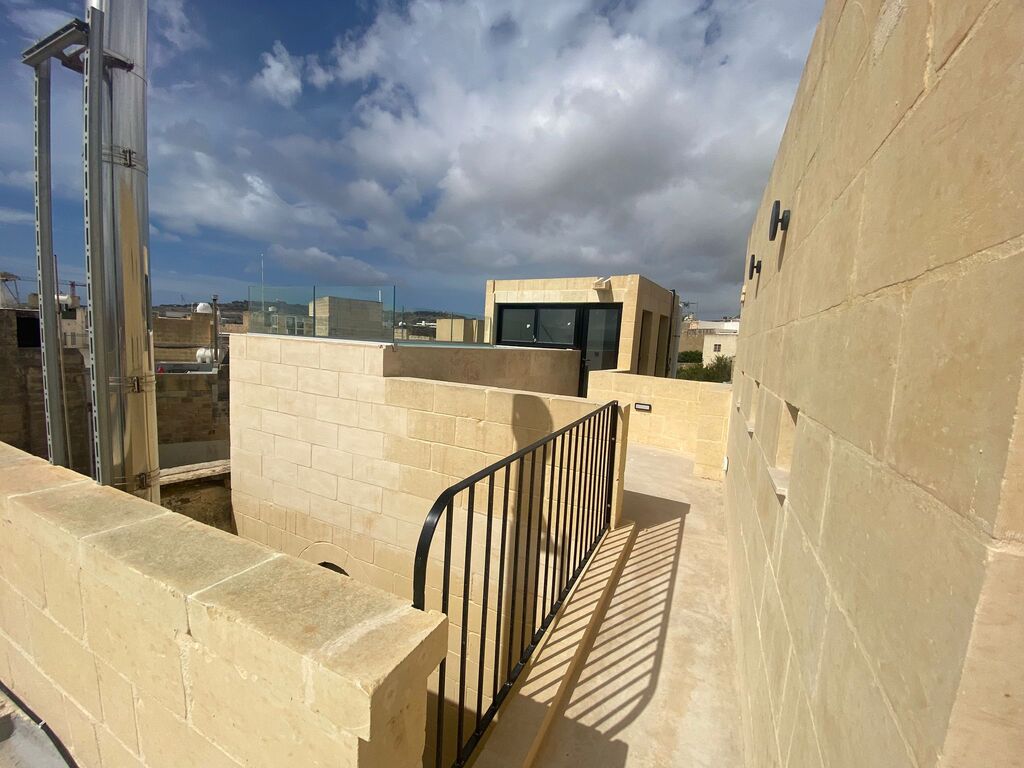 4 Bedroom Townhouse for Long Let in Siġġiewi - €5,000/month photo 18