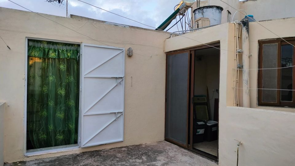 Charming Well-Maintained 2-Bedroom House with Roof Terrace in Gharghur photo 7